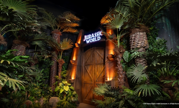 不動の人気No.1！ニューハーフショー「カリプソ」+ジュラシックワールド コンボチケット